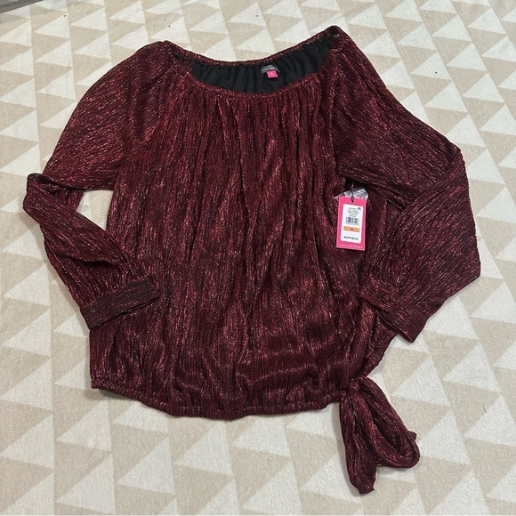 Vince Camuto
Plus Size Metallic Off-The-Shoulder Tie-Front Bouse - Picture 3 of 4